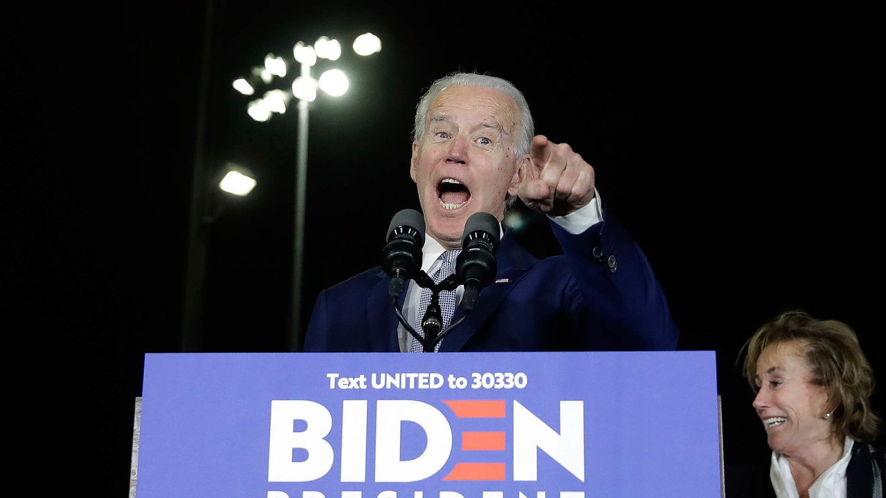 Bval americk viceprezident Joe Biden vede vdevti ze14stt, vnich se vter rozhodovalo onominaci opozinch demokrat naad hlavy sttu.