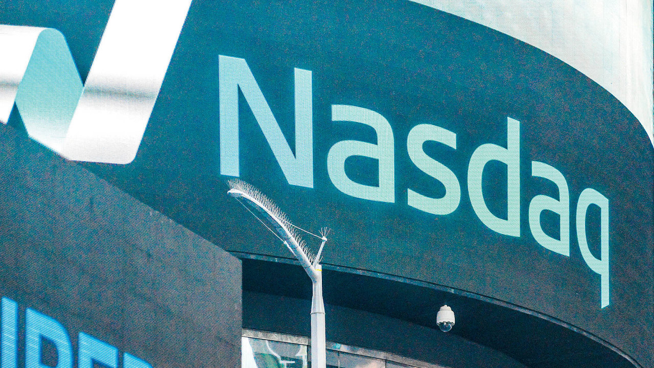 V roce 1971 bylo v New Yorku zahájeno obchodování na technologické burze cenných papírù Nasdaq, která se stala prvním elektronickým trhem cenných papírù na svìtì.