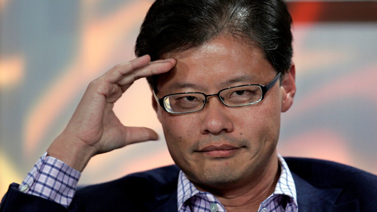 Spoluzakladatel firmy Yahoo Jerry Yang rezignoval.