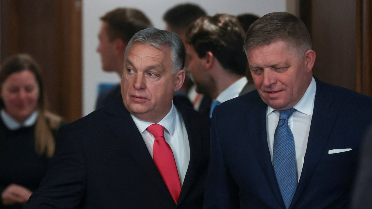 Maïarský premiér Viktor Orbán (vlevo) a jeho slovenský protìjšek Robert Fico,