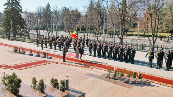 Pavel ve čtvrtek navštívil Oděsu, večer ji Rusko bombardovalo. Nevypadá to, že to s příměřím myslí vážně, říká prezident