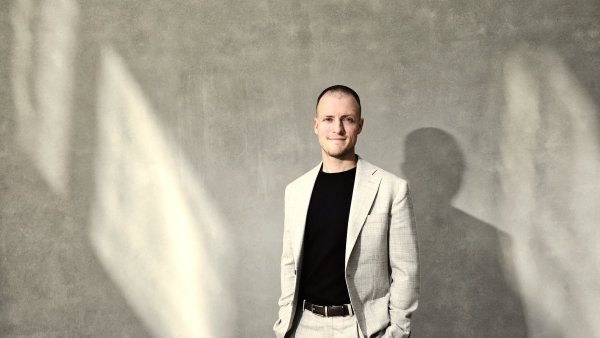 Jan Uhl��, ��f Bolt pro �esko a Slovensko