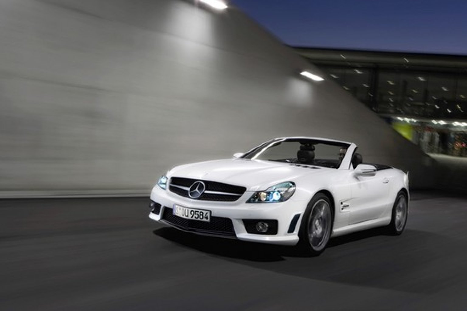 Mercedes-Benz-SL-63-AMG-06__550x367_.jpg