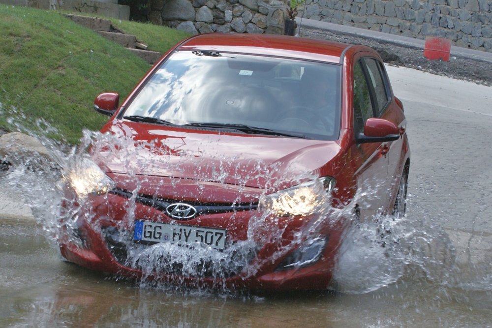 Nový Hyundai i20 Novou i20 jsme zkoušeli i v drnějších podmínkách tureckých okresek.