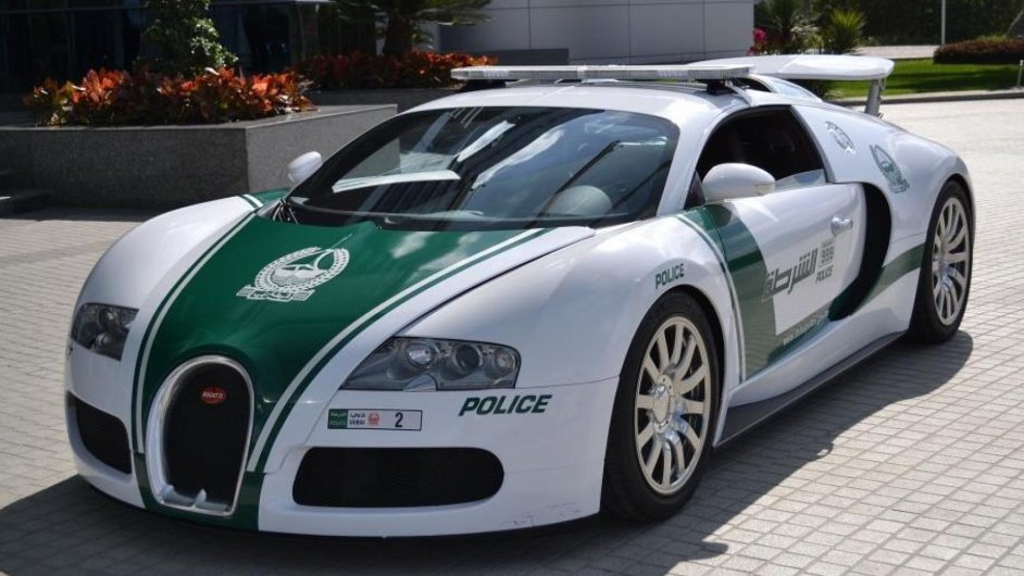 Mezi vozy dubajské policie patøí i Bugatti Veyron