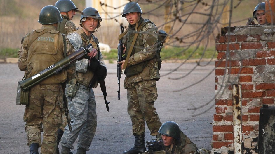 Ukrajinské jednotky na hranicích s Ruskem.