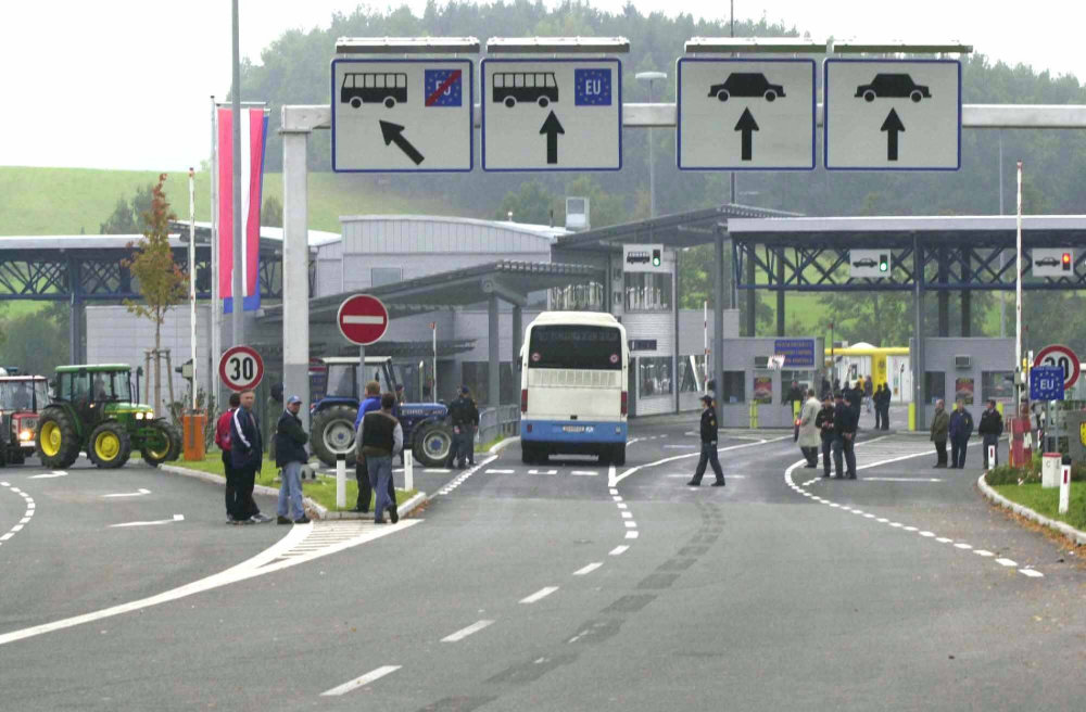 Tenkrát na cestách Hurá na Západ. Když se v 90. letech otevřely hranice k západním sousedům, nastala cestovatelská horečka.