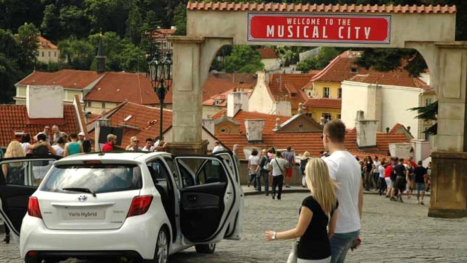 Reklamn kampa na Toyotu Yaris natoen v Praze