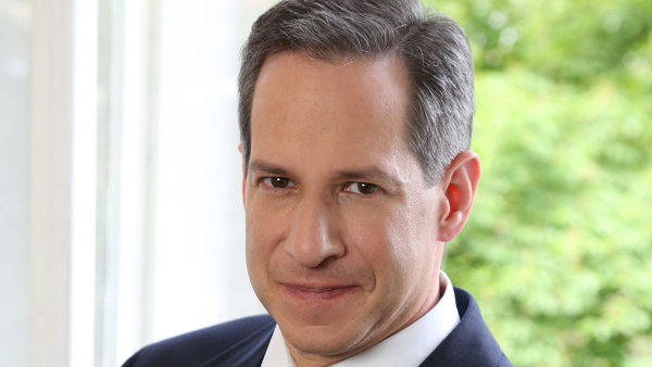 Evan Lazar, partner kanceláře Dentons