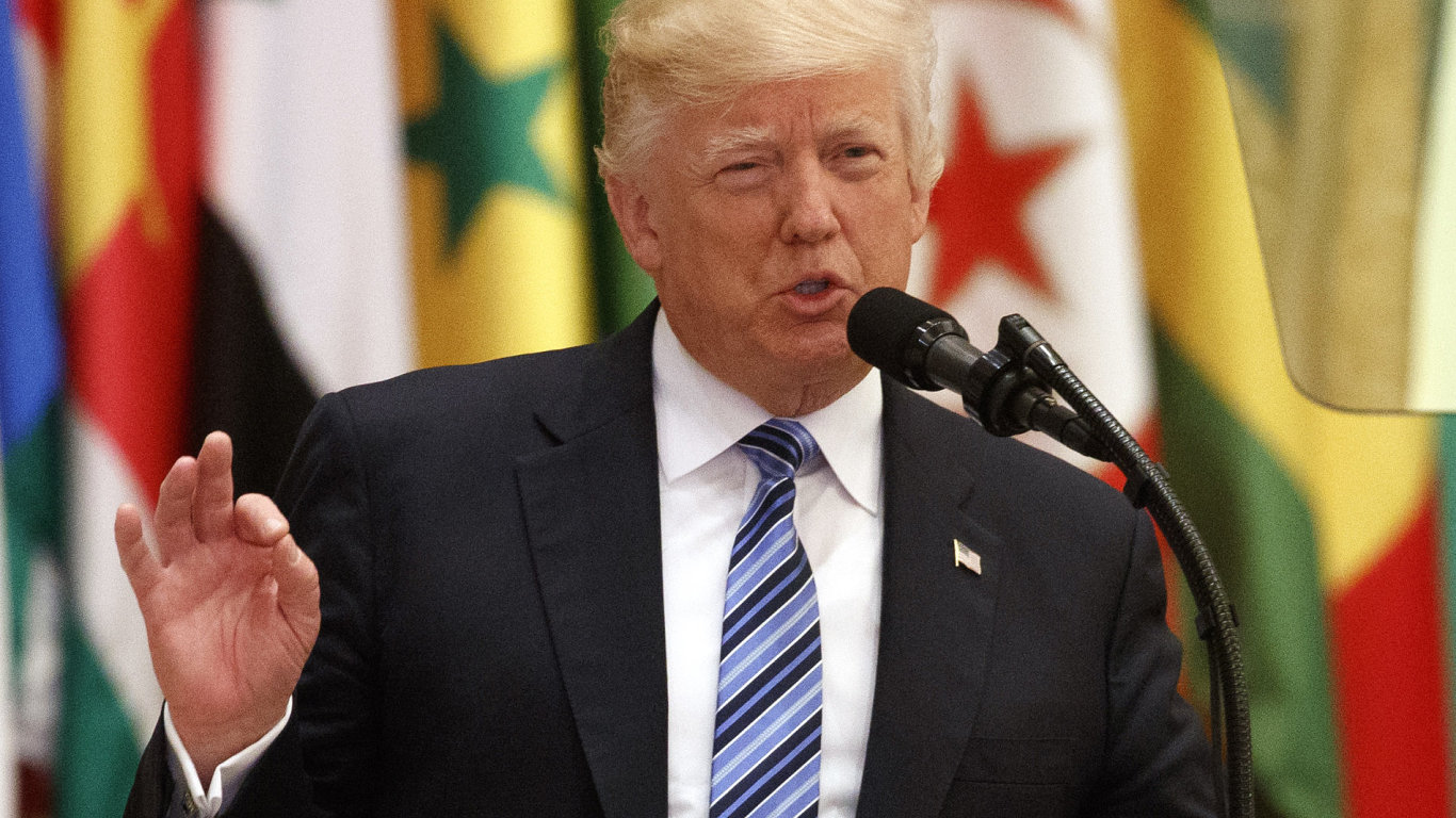 Prezident Donald Trump pøi projevu v Rijádu.