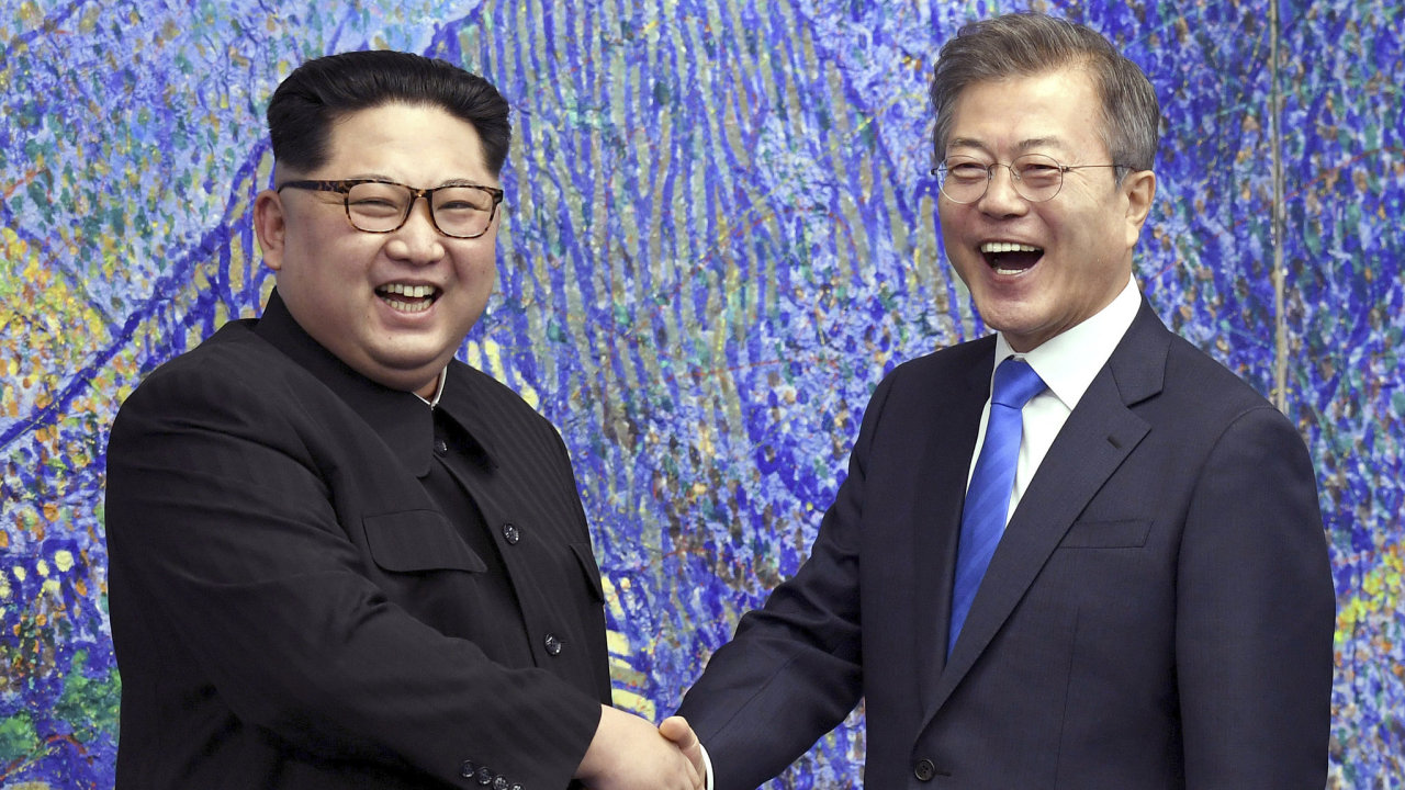 Severokorejsk vdce Kim ong-un a jihokorejsk prezident Mun e-in.