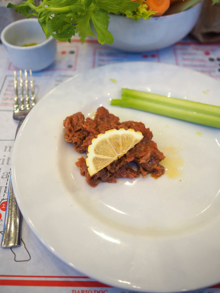 Tatarskému bifteku tady říkají Sushi del Chianti. Domů si jako suvenýr odvezte bylinkovou sůl pro chvíle nostalgie.