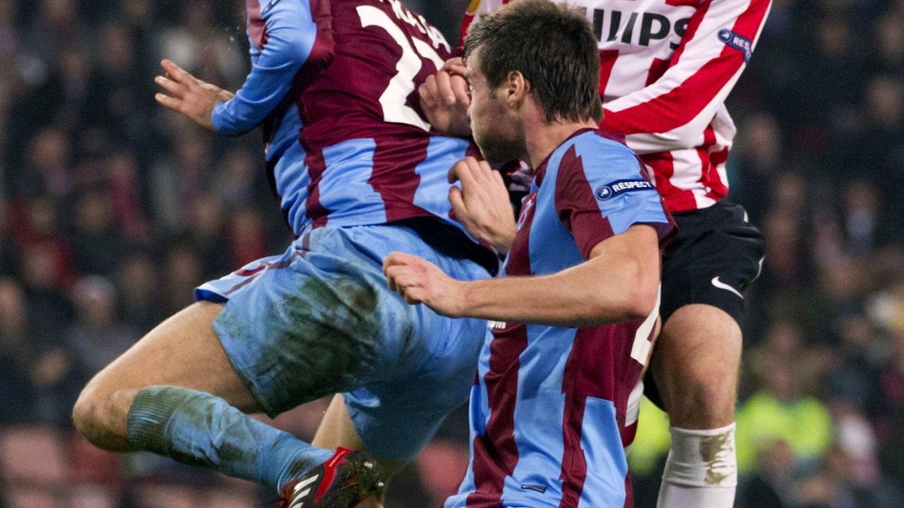 Ond�ej �el�stka z Trabzonsporu v z�pase proti Eindhovenu.