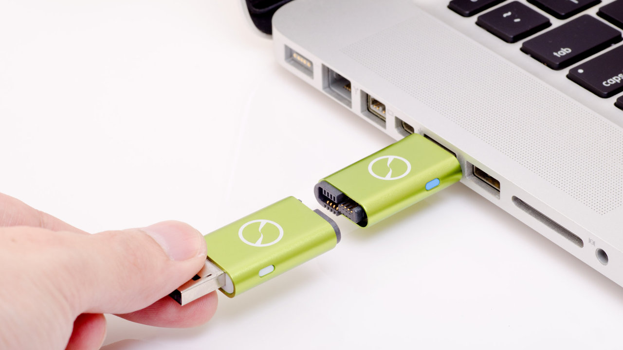 Dvojice USB klenek iTwin umouje bezpen spojen dvou pota pes internet