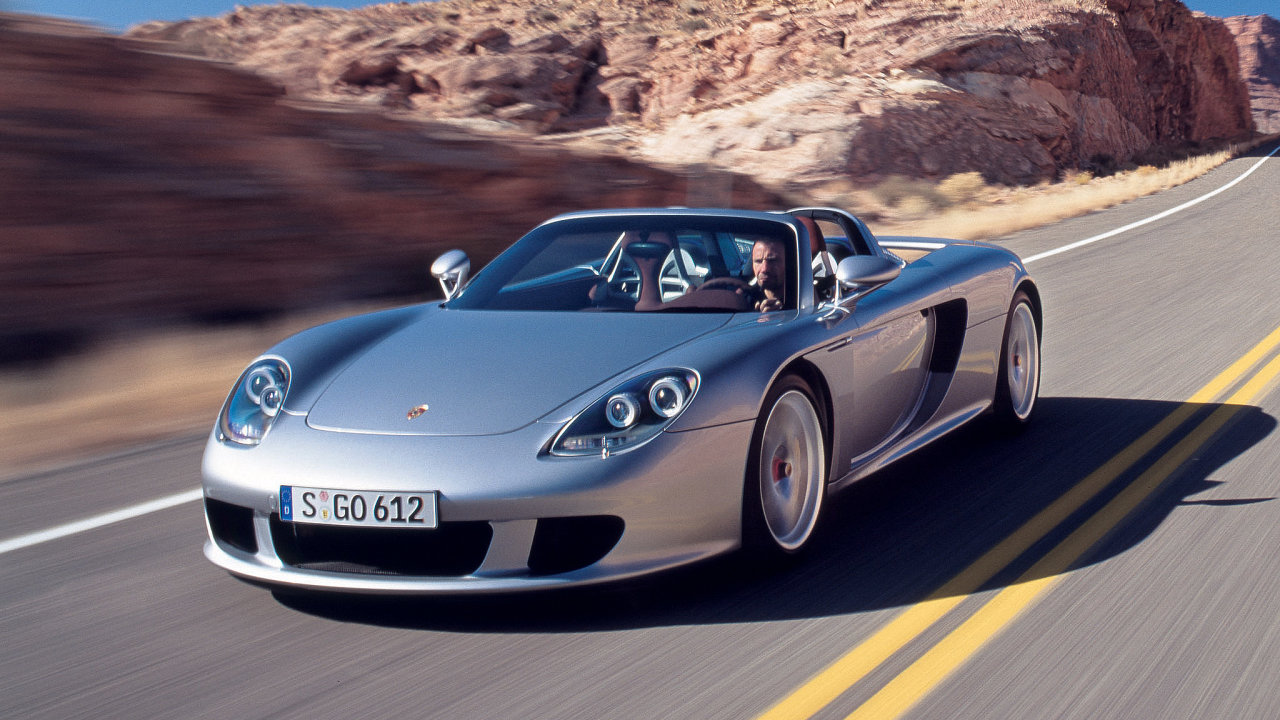 Porsche nedoporuèuje tankovat E10 do Carrery GT, její majitel ale nepochybnì netankuje ani bìžný 95oktanový benzin.