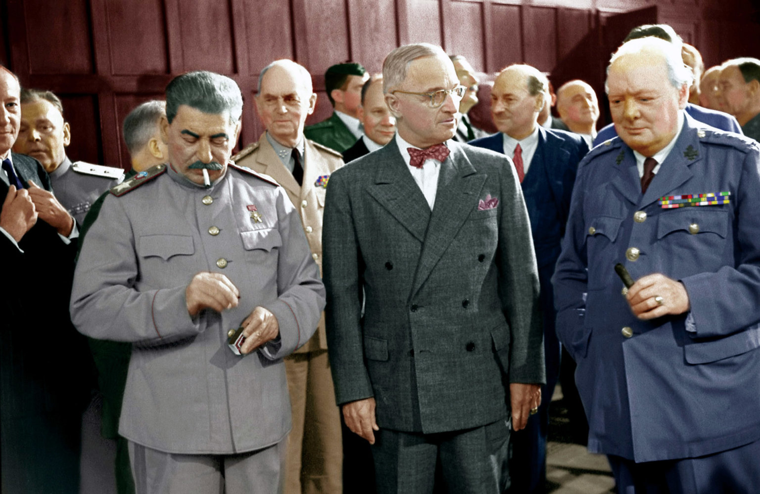 P�ed 80 lety se v�t�zov� nad fa�ismem – Josif Stalin, Harry Truman a Winston Churchill – se�li v Postupimi. Mluvili o m�ru a spolupr�ci, m�sto toho nastala studen� v�lka.