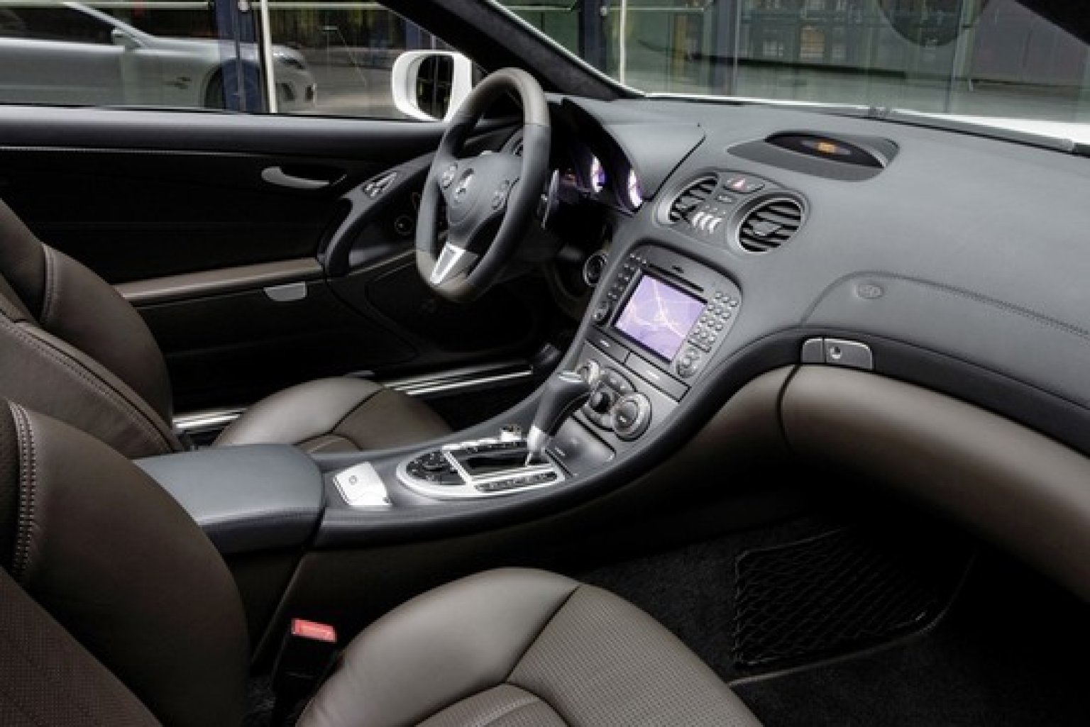 Mercedes-Benz-SL-63-AMG-07__550x367_.jpg