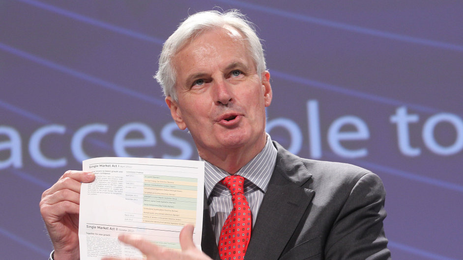Eurokomisa pro vnitn trh a sluby Michel Barnier pedkld direktivu o bankovnch tech.