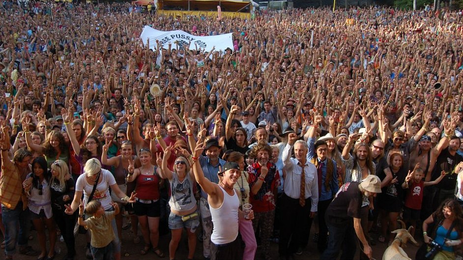 Vloni nvtvnci Open Air festivalu Trutnov poslali zdravici lenkm skupiny Pussy Riot.
