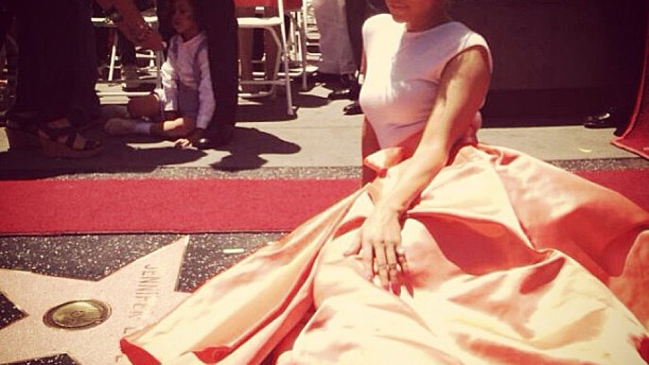 Jennifer Lopez minulý týden na Hollywoodském chodníku slávy.