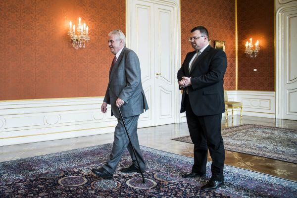Milo&scaron; Zeman a ceremoni&aacute;� Jind�ich Forejt (vpravo).