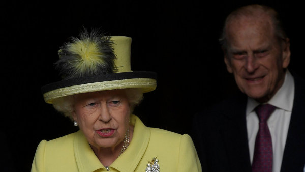 Královna Alžběta II. by už ve čtvrtek měla podepsat zákon o brexitu (vlevo její manžel princ Filip). Královna Alžběta II. by už ve čtvrtek měla podepsat zákon o brexitu (vlevo její manžel princ Filip).