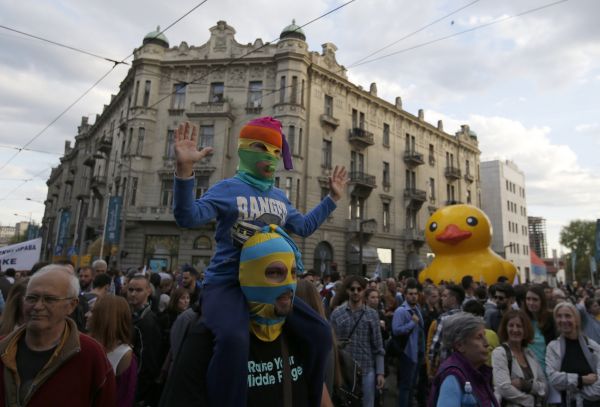 SRBSKO DEMONSTRACE VLADA PREZIDENT 850