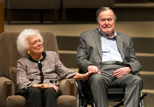 The Mensch International Foundation presented its annual Mensch Award to former President George H.W. Bush and former First Lady Barbara Bush at an awards ceremony hosted by Congregation Beth Israel W