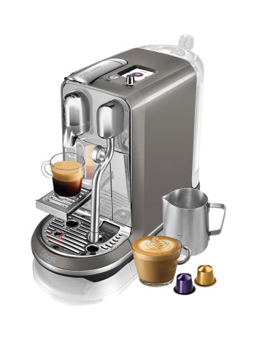 Latte art jako od profíka i v pohodlí domova. Creatista Plus je nový kávovar, který umožňuje připravit několik textur mléčné pěny a ukázat tak, že jste srdcem barista.