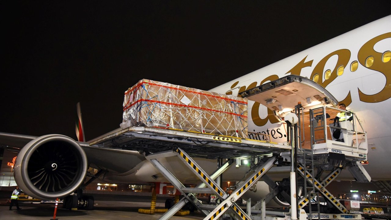 Emirates SkyCargo prepravila dva tisice let starou sochu Buddhy