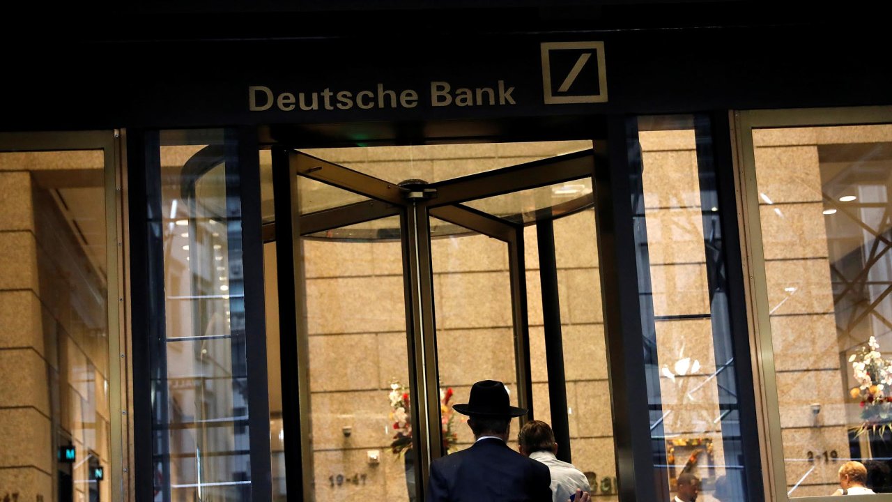 Nejist budoucnost. Restrukturalizace, propoutn, zmna pohledu na nejbli vvoj a zisky - to je aktuln situace Deutsche Bank.