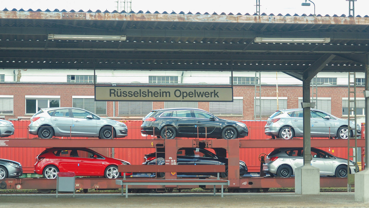 Mn prce, mn aut: Vrobn linky vhlavn tovrn Opelu vRsselsheimu najdj nazkrcen pracovn reim.