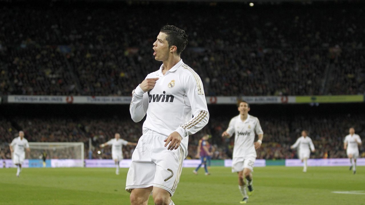 Cristiano Ronaldo oslavuje vtzn gl do st Barcelony. Rd by slavil i v Lize mistr