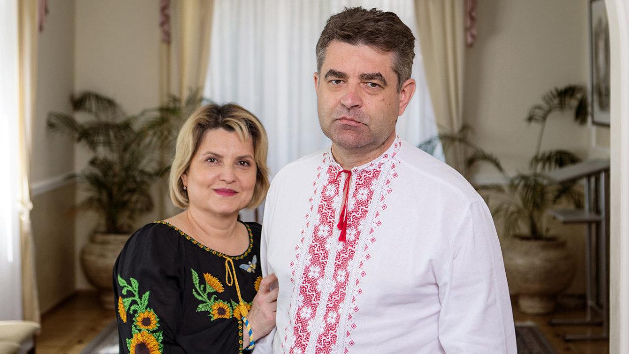 Olga a Jevhen Perebyjnysovi, rodinná dvojice, která dokázala koupit zbranì pro Ukrajinu za více než miliardu korun.