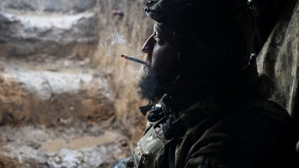 Místo 40 vystřelených raket jen pár kusů. Nemáme dostatek munice, hlásí ukrajinští obránci Bachmutu