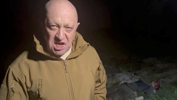 Šojgu chce přimět wagnerovce k poslušnosti. Nic nepodepíšeme, až udeří blesk, přijdete s prosíkem, říká Prigožin