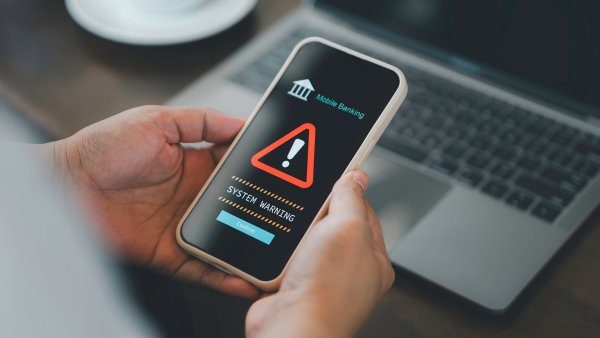 Počet bílých koní, kteří perou špinavé peníze z internetových podvodů, v Česku roste. Často jde o cizince nebo studenty