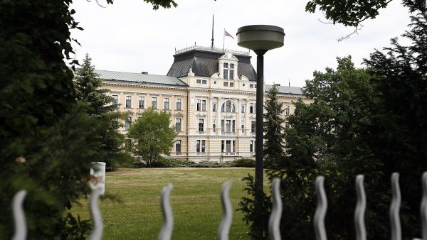 Ministerstvo obrany bylo pro �esk� zbrojn� firmy �lovi�t�m� v�dy. Posledn�...