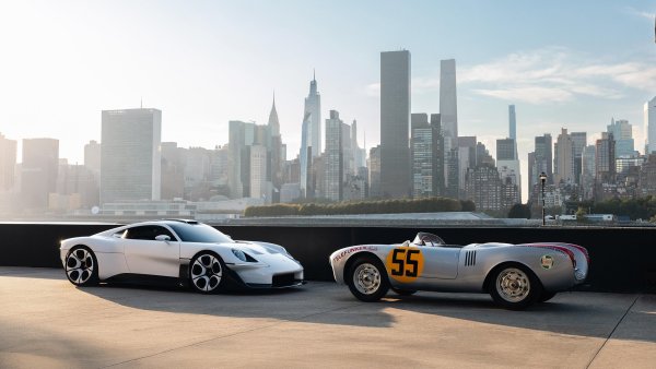 Porsche p�edstavilo koncept Mission S v New Yorku na stejn�m m�st� jako v...