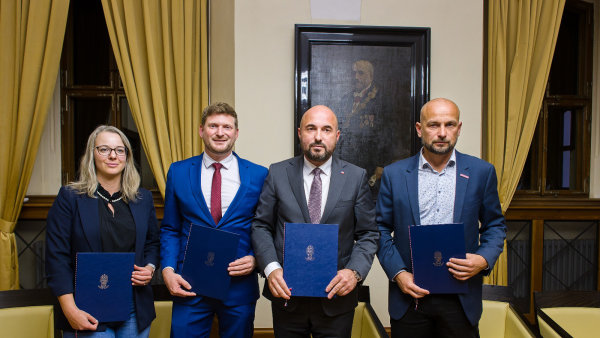 Z�stupci ANO, uskupen� Pro Plze� a hnut� STAN se dohodli na koalici a...