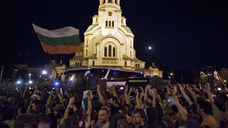 Protestujc Bulhai zablokovali budovu parlamentu