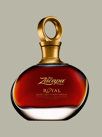 Zacapa Royal sestává z rumů zrajících v sudech po americké whiskey, sherry a vínech Pedro Ximénez. Vyznačuje se plnou, elegantní a hedvábnou chutí s tóny citrusů a karamelu.