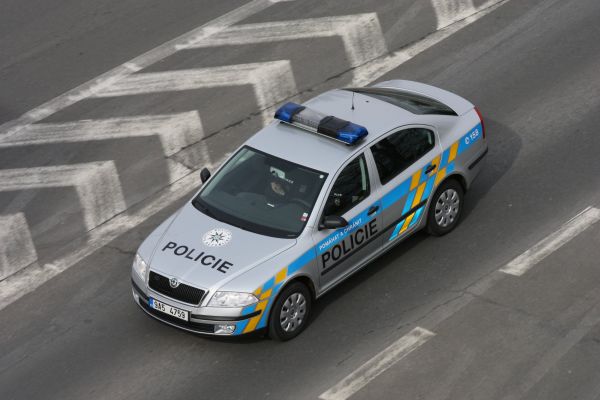 Policie, z&aacute;sah, z&aacute;tah, pom&aacute;hat a chr&aacute;nit