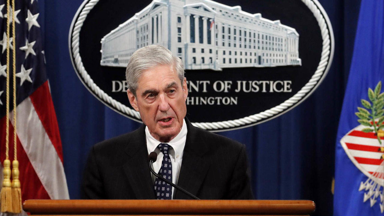 Zvltn vyetovatel FBI Robert Mueller, kter dil ptrn poruskm vlivu naamerick prezidentsk volby.