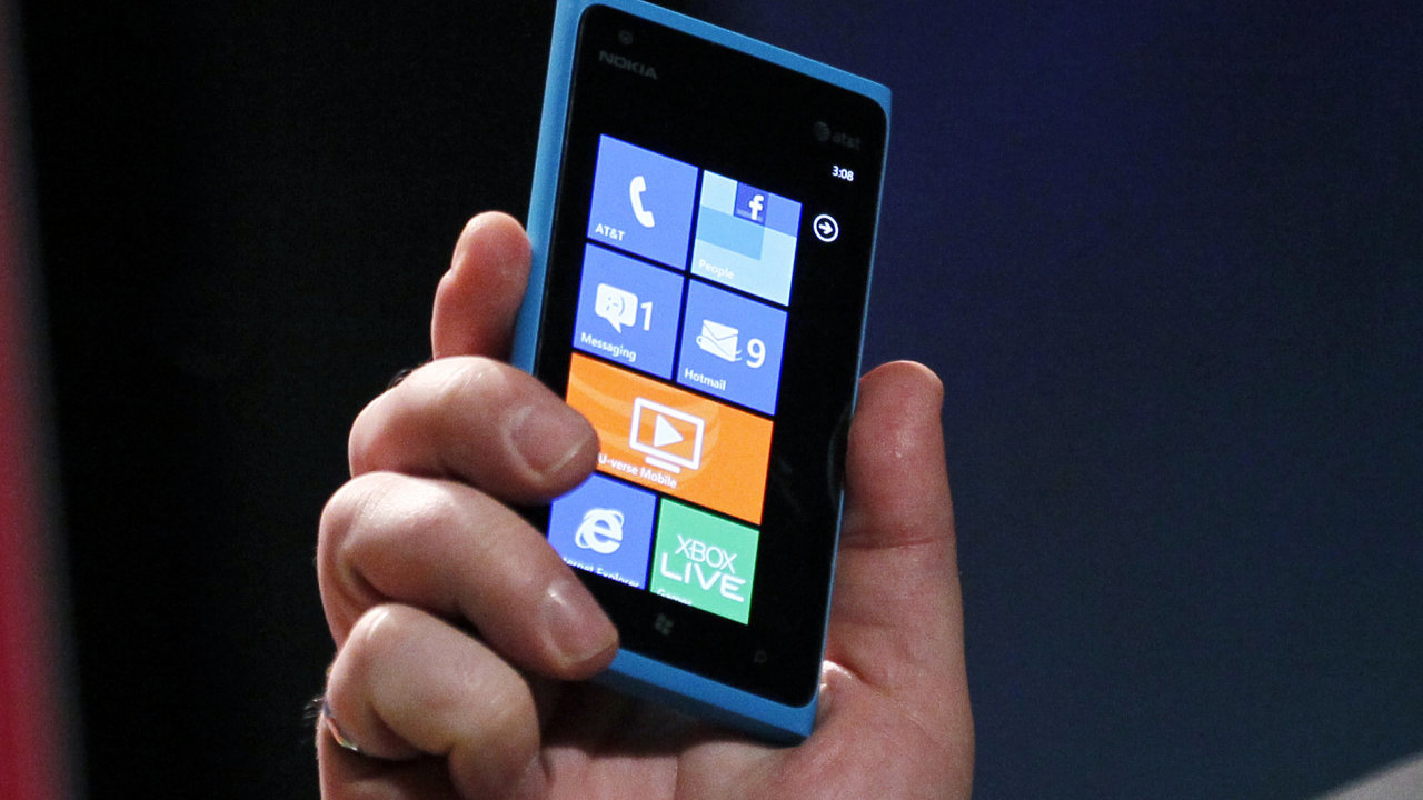 Smartphone Nokia Lumia 800 se systmem Windows Phone