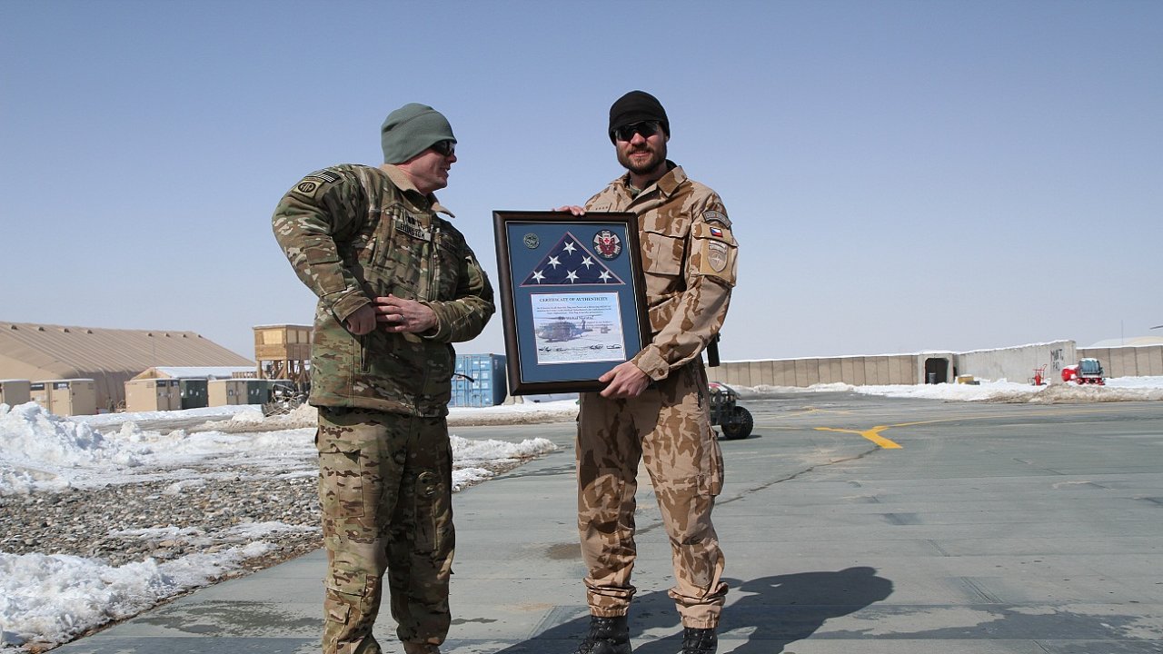 Michal Novotn (vpravo) v Afghnistnu