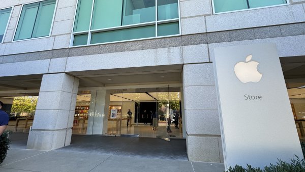 Apple pokračuje ve švejkování. Dovolí vývojářům lákat na slevy jinde, nechá si to ale zaplatit