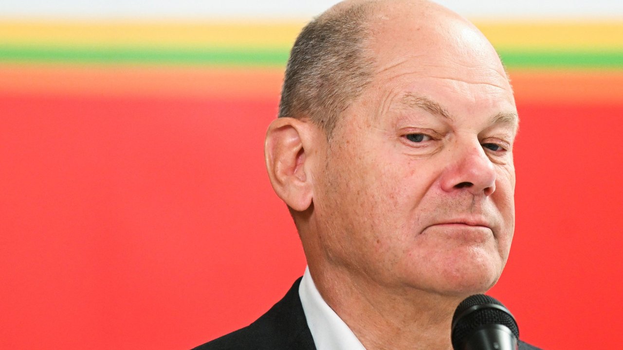 Scholz ped volbami blokuje dal nmeckou pomoc Ukrajin.