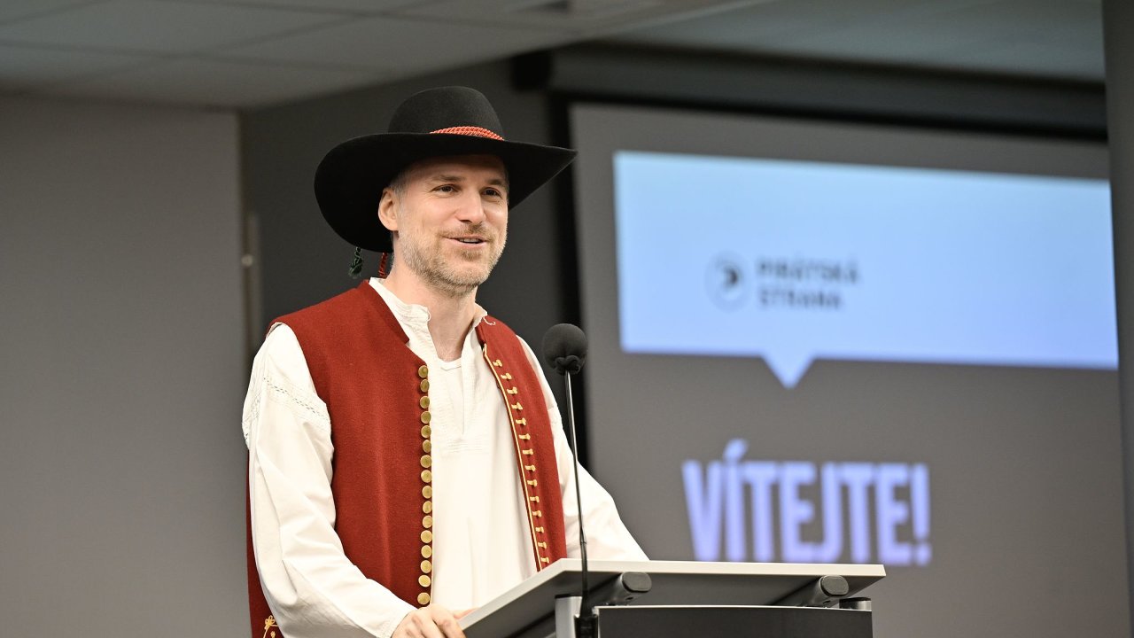 Zdeněk Hřib začal celostátní fórum ve Zlíně v místním kroji a nářečím.