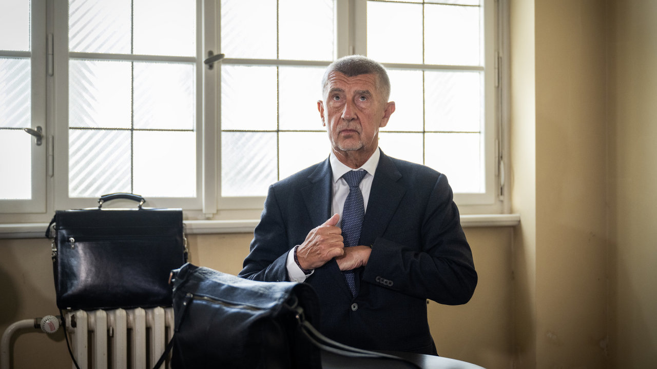 Bval premir Andrej Babi u soudu, kter projedn odvoln v kauze ap hnzdo, ve kter el obalob pedseda hnut ANO a jeho nkdej poradkyn, souasn europoslankyn za ANO Jana Nagyov.